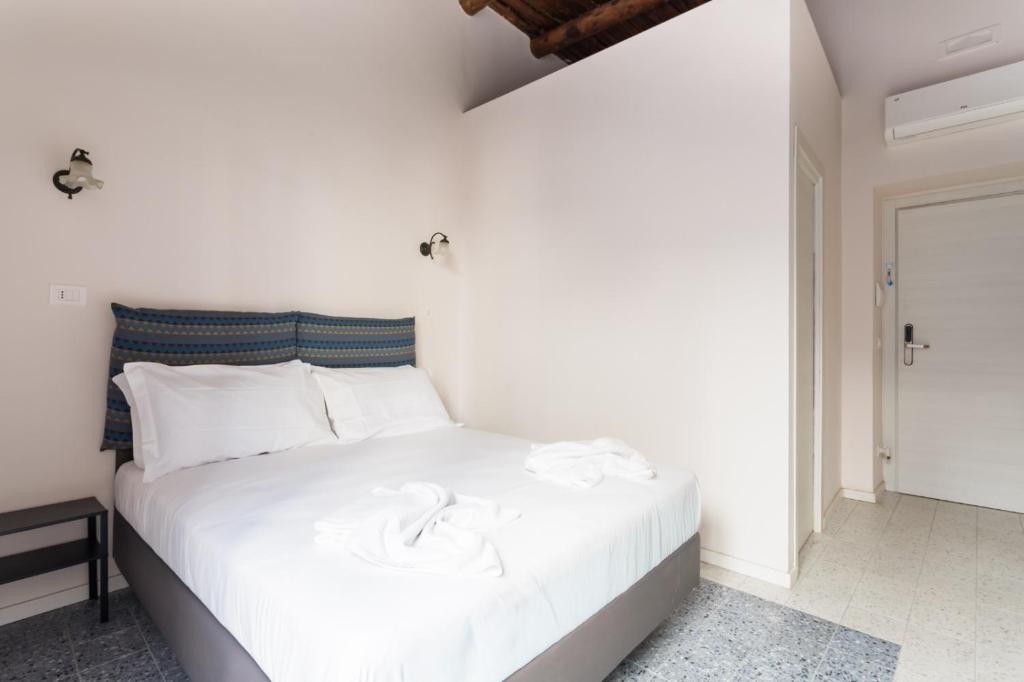 I tre santi apartment by Dimorra
