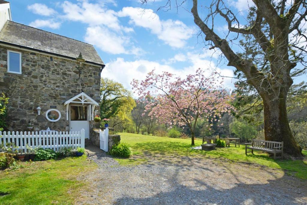 Κήπος έξω από το The Stables