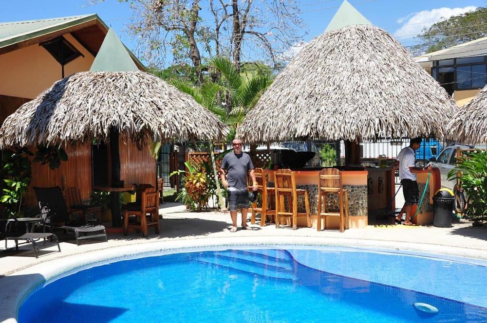 Πισίνα στο ή κοντά στο Poolside Unit at Beachfront Hotel