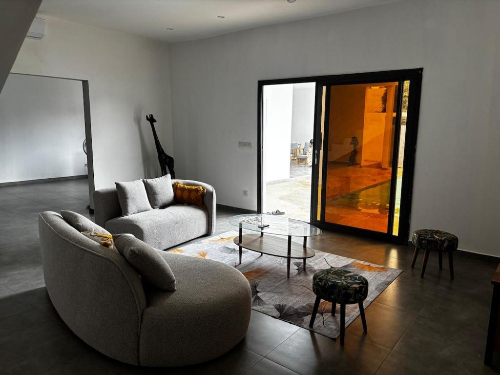 Posezení v ubytování Villa Kër Girafes 3 bedrooms, 3 double beds, Somone