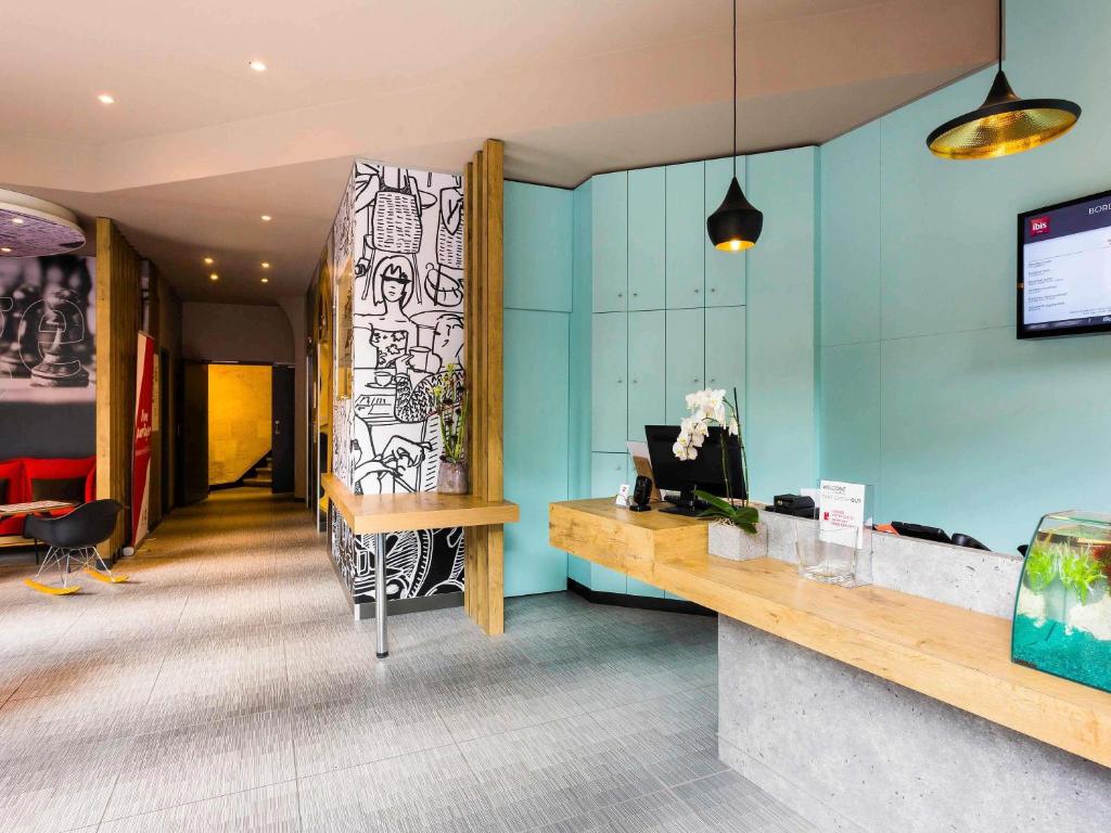 TV a/nebo společenská místnost v ubytování ibis Bordeaux Centre Gare Saint Jean Euratlantique