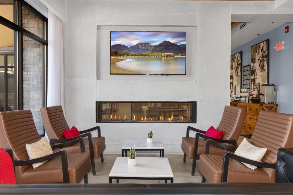 Posezení v ubytování Lake Placid Inn Boutique Hotel