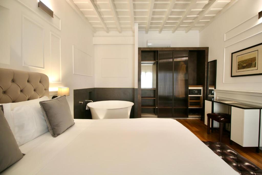 Palazzo Goldoni Condotti Collection - 15