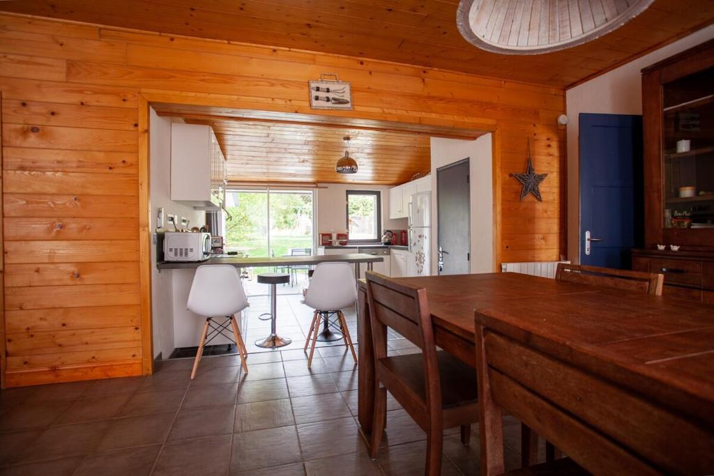 Fotografie z fotogalerie ubytování petite maison avec grand jardin clos v destinaci Bullion