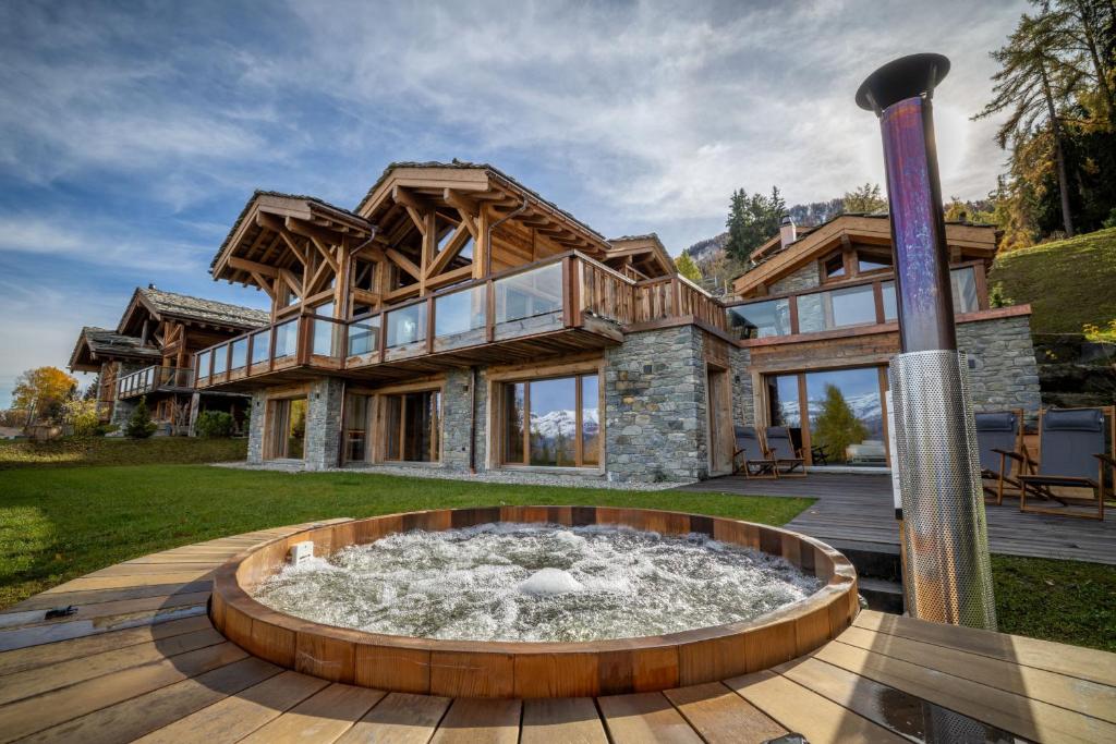 Budova, kde se chata nachází