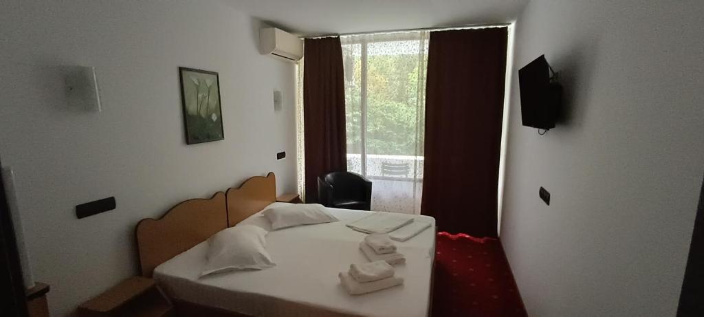 Ένα ή περισσότερα κρεβάτια σε δωμάτιο στο Hotel Roman