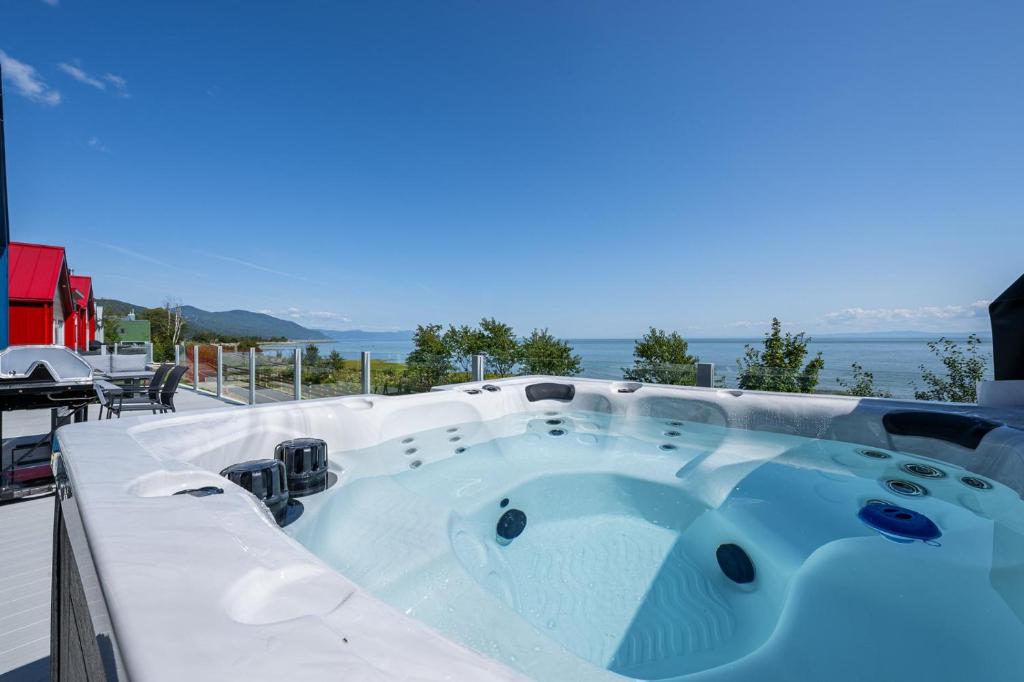 Πισίνα στο ή κοντά στο Mer et Mont 1223: Hot Tub & Skiing Near Le Massif