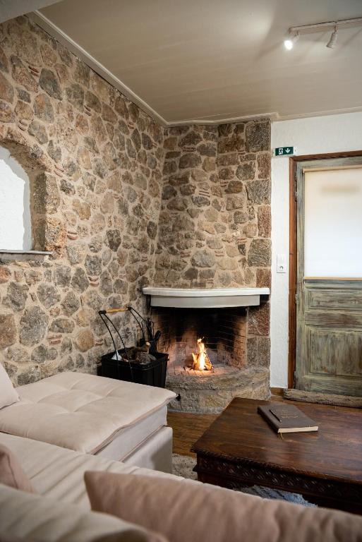 Ampolis Guest House - 5