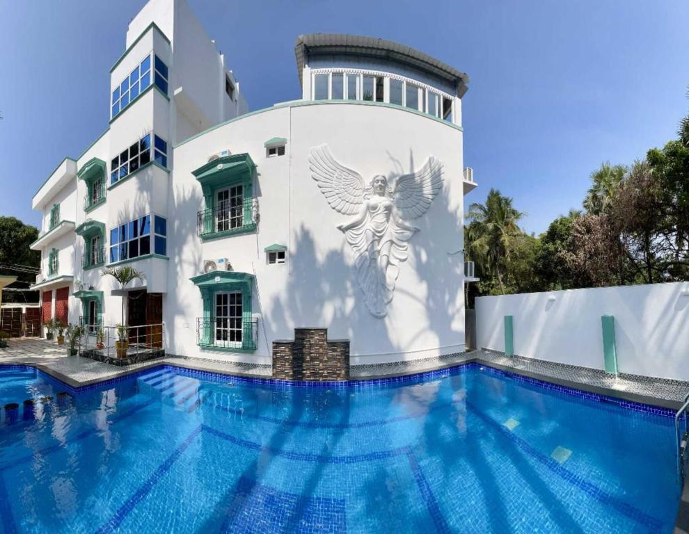 Bazén v ubytování LUXUS Resort & Swimming Pool nebo v jeho okolí