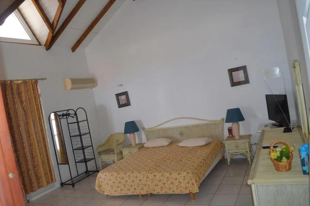 Postel nebo postele na pokoji v ubytování Appartement moderne à Deshaies, 35 m², vue mer