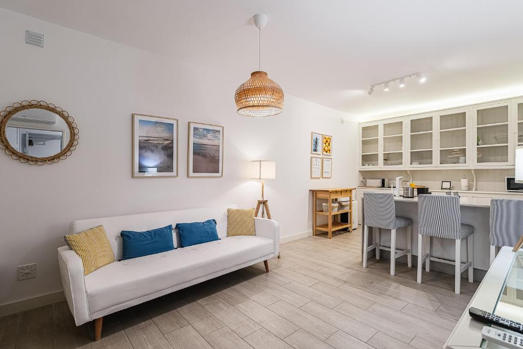 a living room with a couch and a kitchen at Historic District lll in Alcácer do Sal