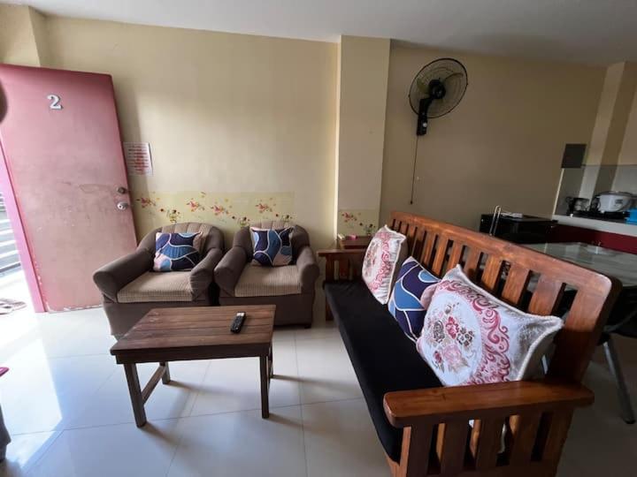 Χώρος καθιστικού στο Homestay with Netflix