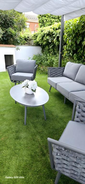 Posezení v ubytování Casa con mucha luz natural