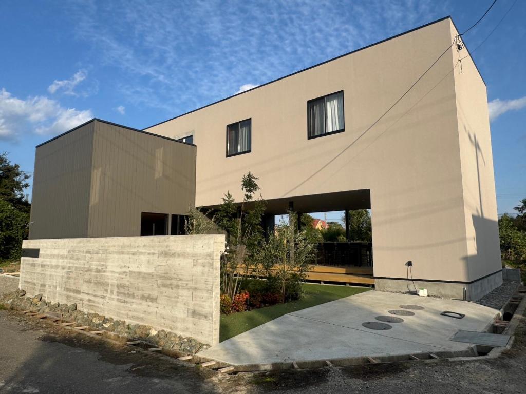 Το κτήριο όπου στεγάζεται  η βίλα