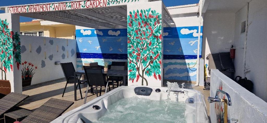 Fotografie z fotogalerie ubytování Stergios top view residence with jacuzzi v destinaci Kolimbia