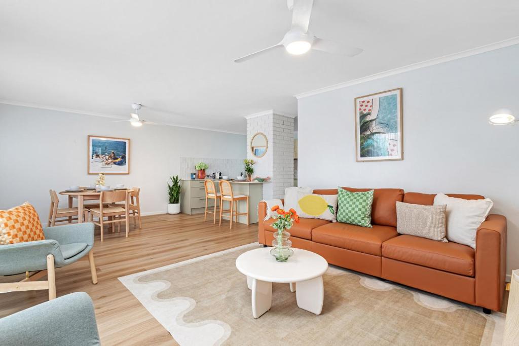 Χώρος καθιστικού στο Tugun Beachfront Retreat