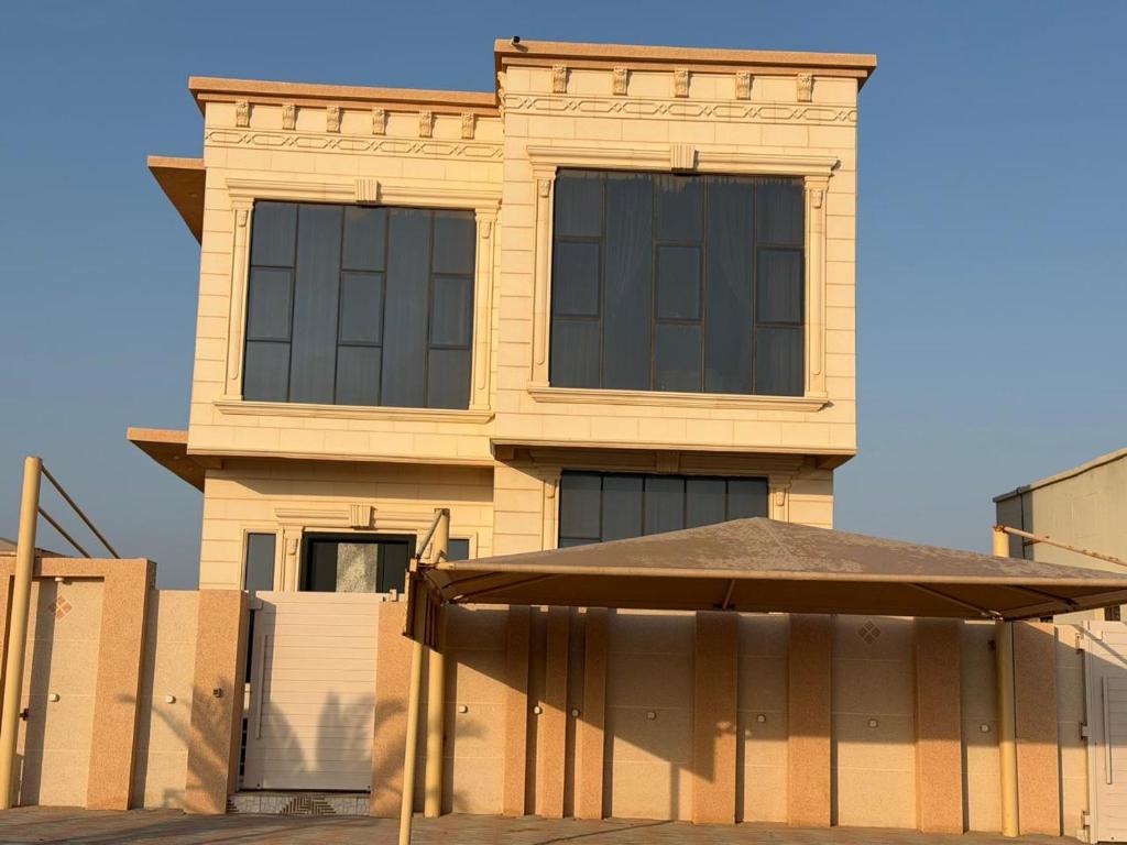 El edificio en el que está la pensión