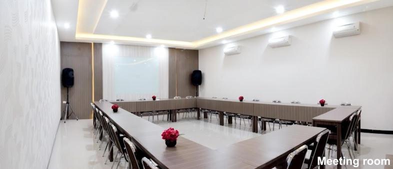 Οι επιχειρηματικές εγκαταστάσεις ή/και οι αίθουσες συνεδριάσεων στο Hotel holitel