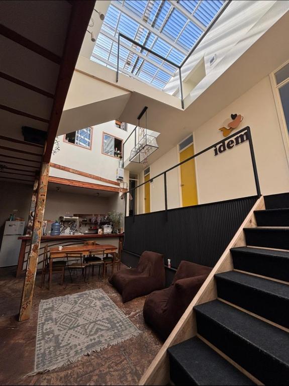 a living room with stairs and a dining room at Hostal ídem in Valparaíso