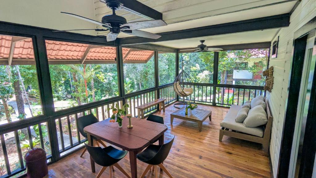 Balkón nebo terasa v ubytování Six Pillars Resort