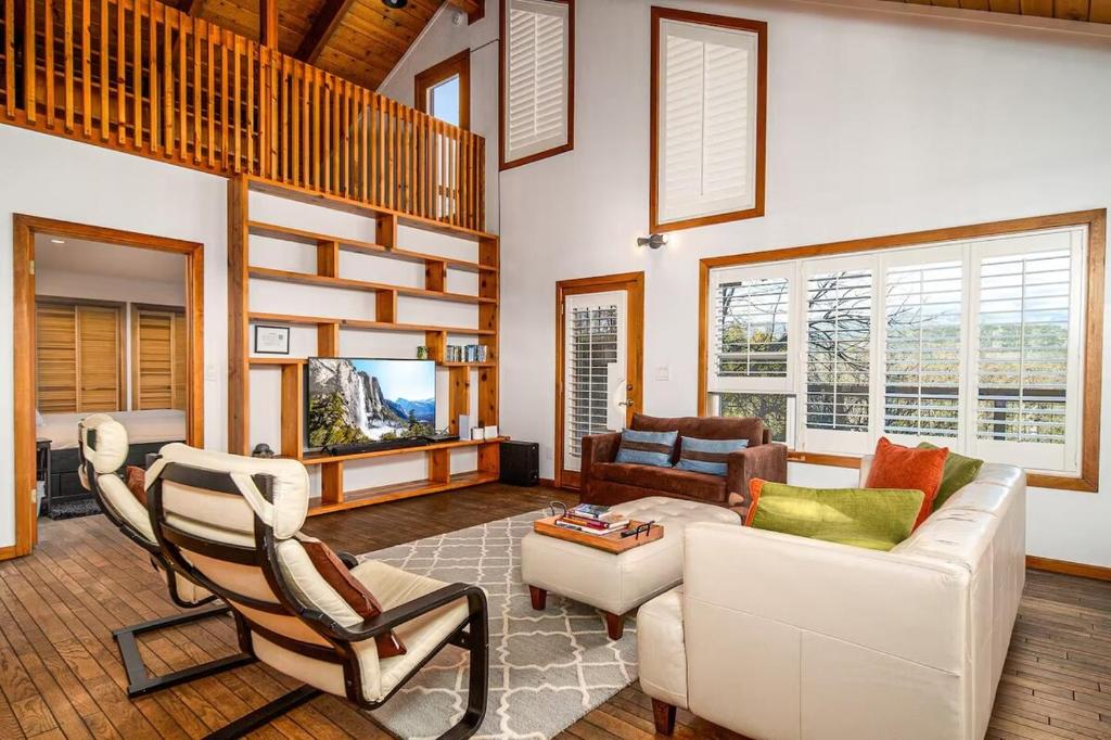 Hilltop Luxury Yosemite Retreat with Spa, Pool, Views, Mariposa (nove ...