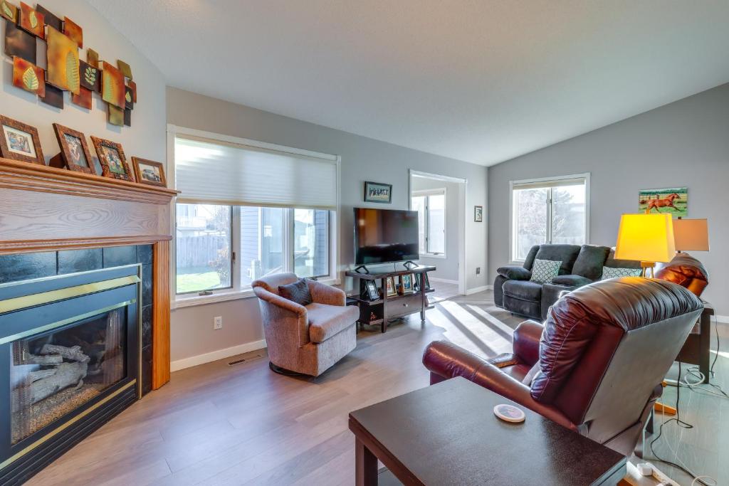 Istumisnurk majutusasutuses Work and Play Pet-Friendly Fargo Home 6 Mi to Dtwn