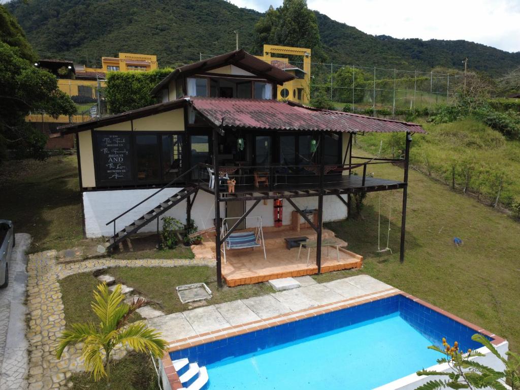 Πισίνα στο ή κοντά στο finca buenavista cabaña horizonte