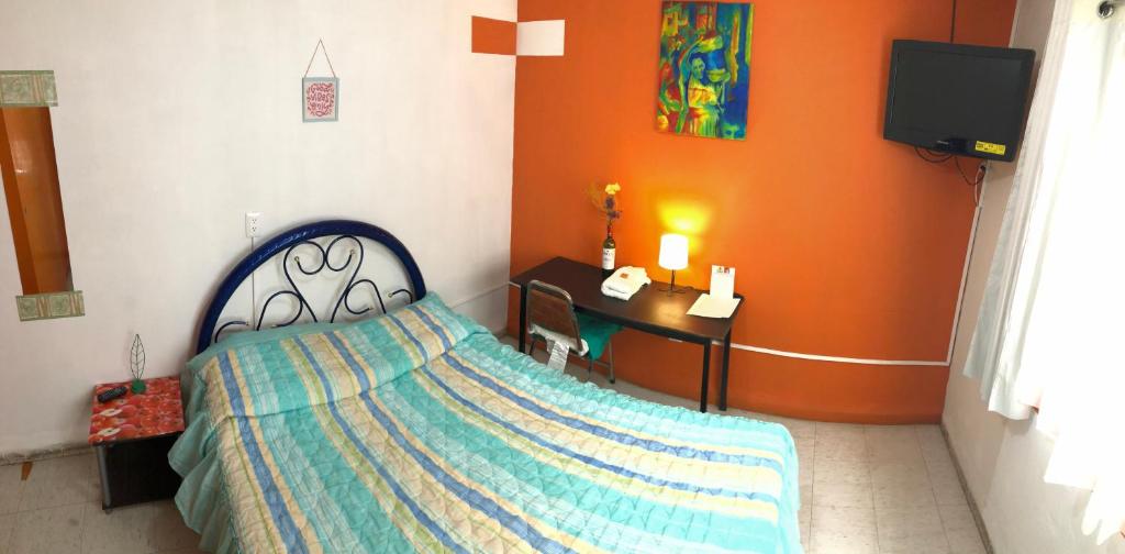 Postel nebo postele na pokoji v ubytování Habitacion privada en Centro Lopez Mateos con Aire Acondicionado Oficina Estacionamiento