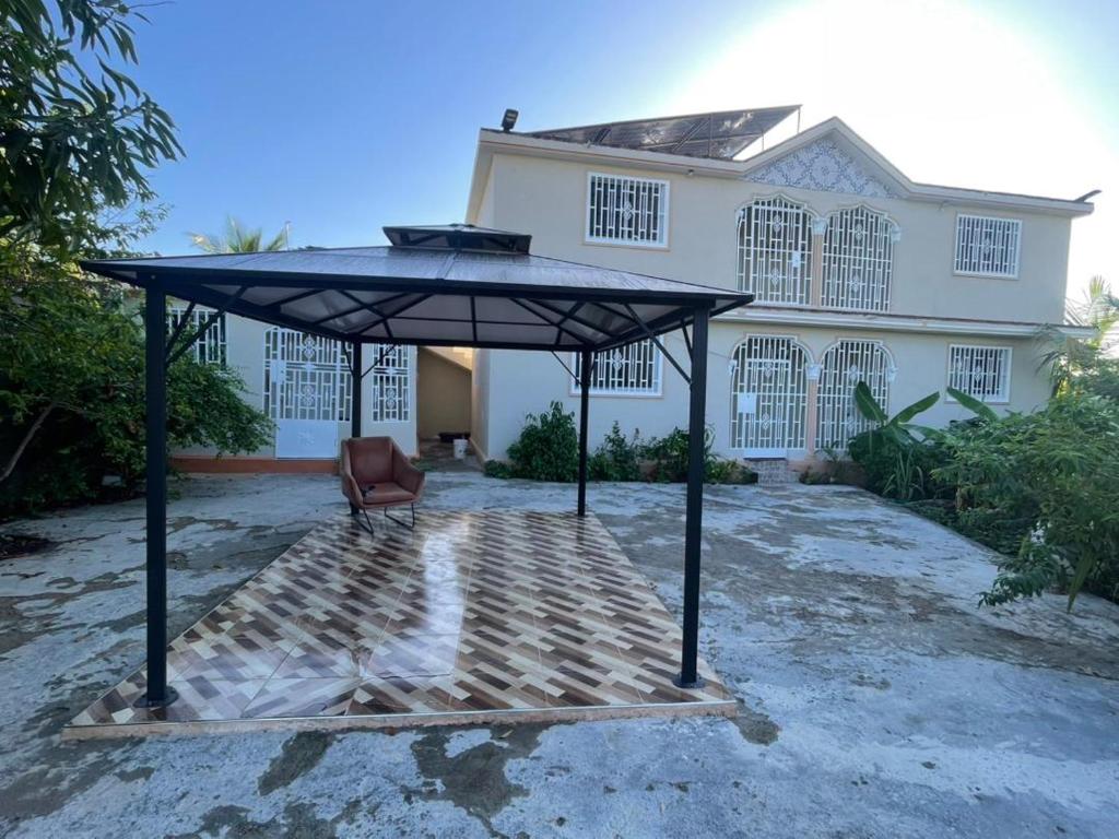 Budova, kde se prázdninový dům nachází