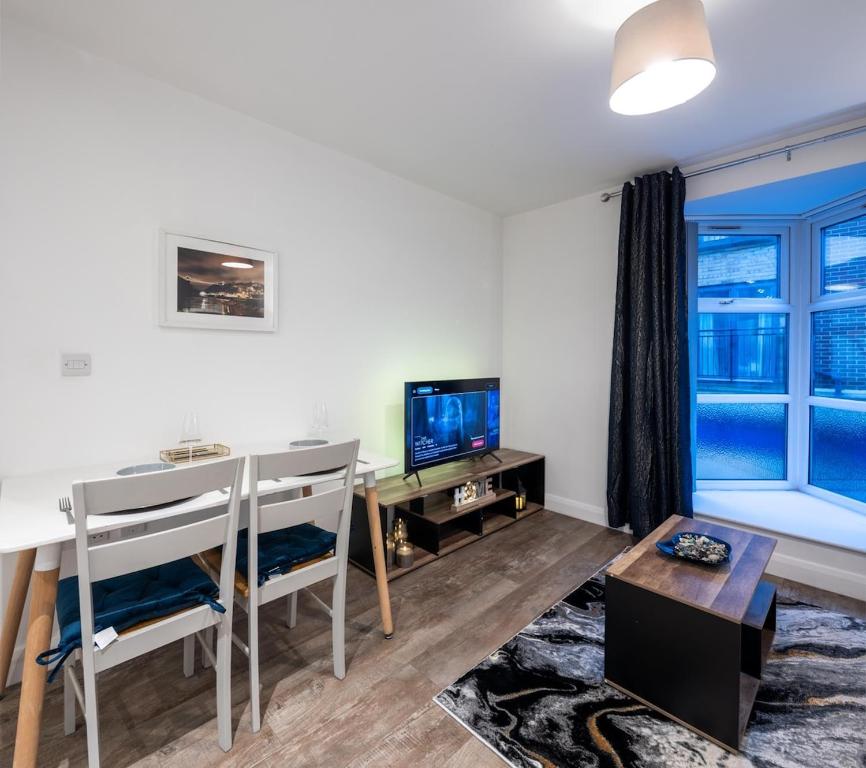 Una televisión o centro de entretenimiento en Urban Luxury Flat Centre