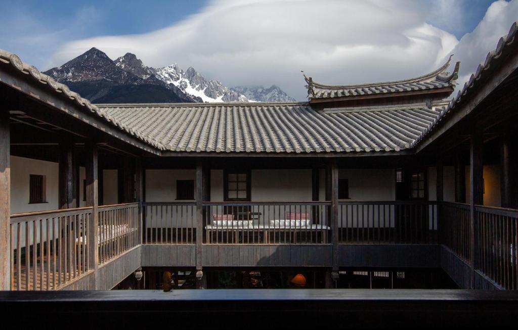 Cảnh núi rừng hoặc tầm nhìn ra núi từ khách sạn