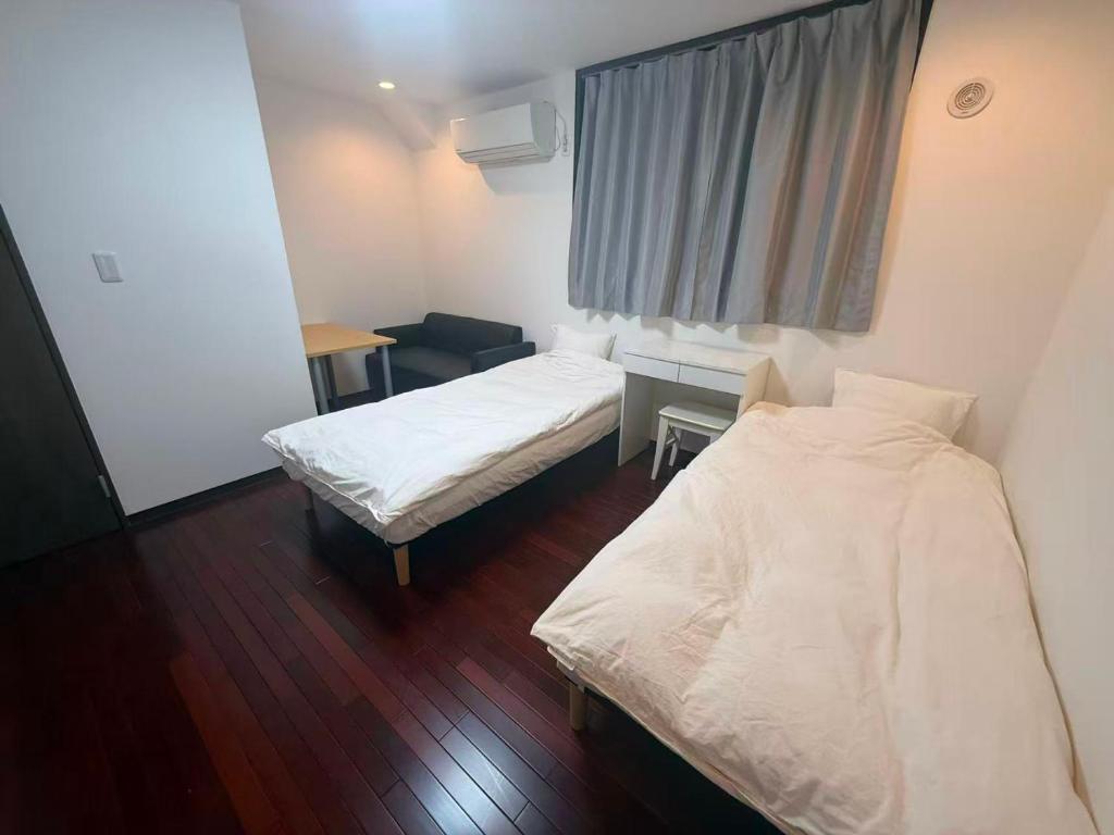 Ένα ή περισσότερα κρεβάτια σε δωμάτιο στο 東京BnBホテル