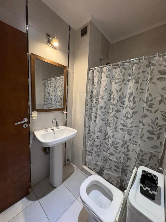 a bathroom with a sink and a toilet and a shower at Paraná Suite Alem in Paraná