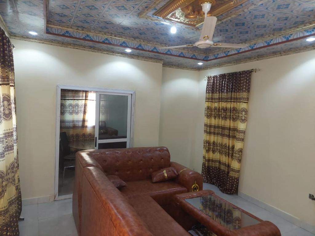 Posezení v ubytování Fatou Conteh's Home