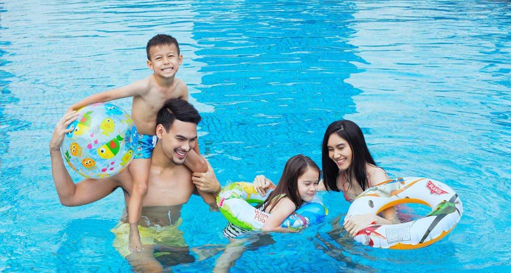 Bazén v ubytování VangVieng Charming Boutique Hotel nebo v jeho okolí