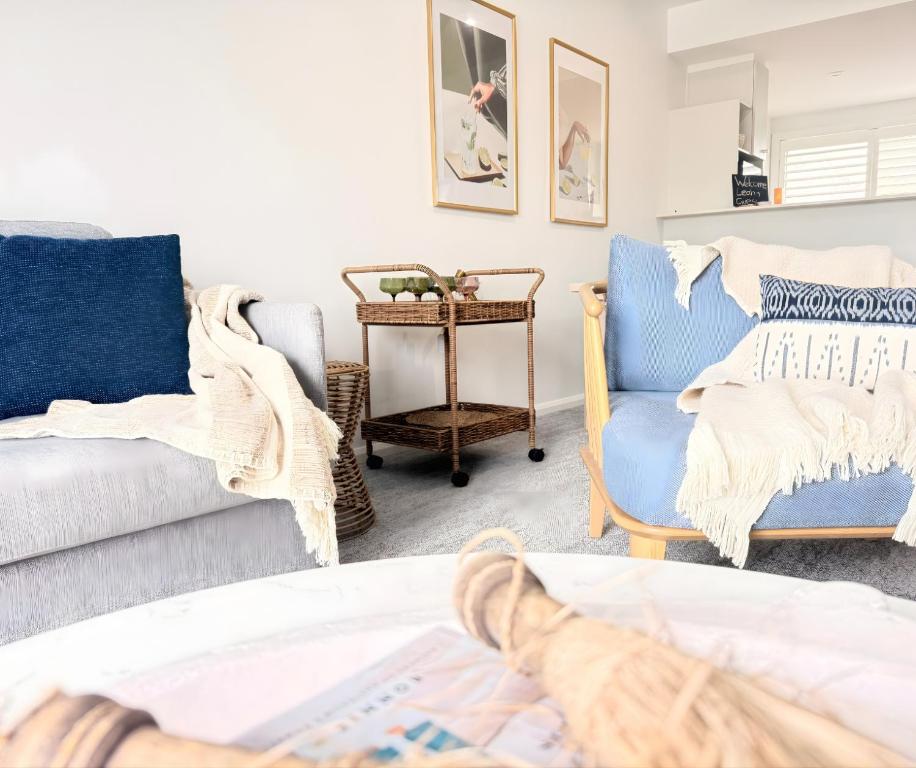 Postel nebo postele na pokoji v ubytování Pacific Blue Poolside Escape