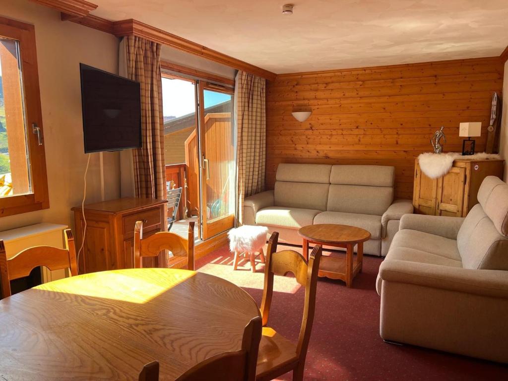 Appartement confortable 3 pièces, piscine et parking, proche pistes à Plagne Villages
