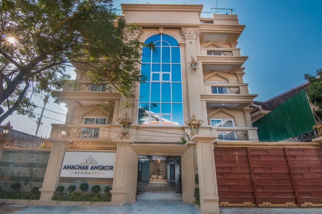 Φωτογραφία από το άλμπουμ του Anachak Angkor Suite σε Phumĭ Réach Born (1)