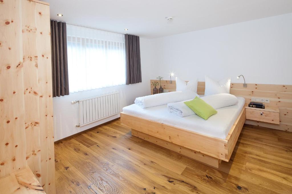 Postel nebo postele na pokoji v ubytování Aparthotel Brunnenhof