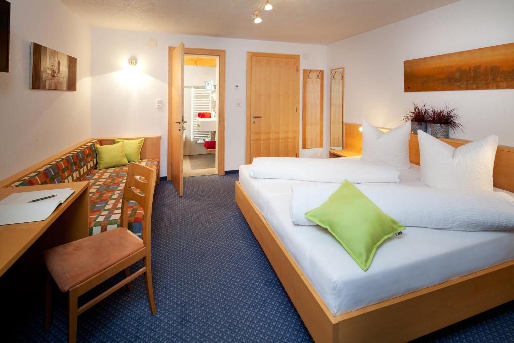 Postel nebo postele na pokoji v ubytování Aparthotel Brunnenhof