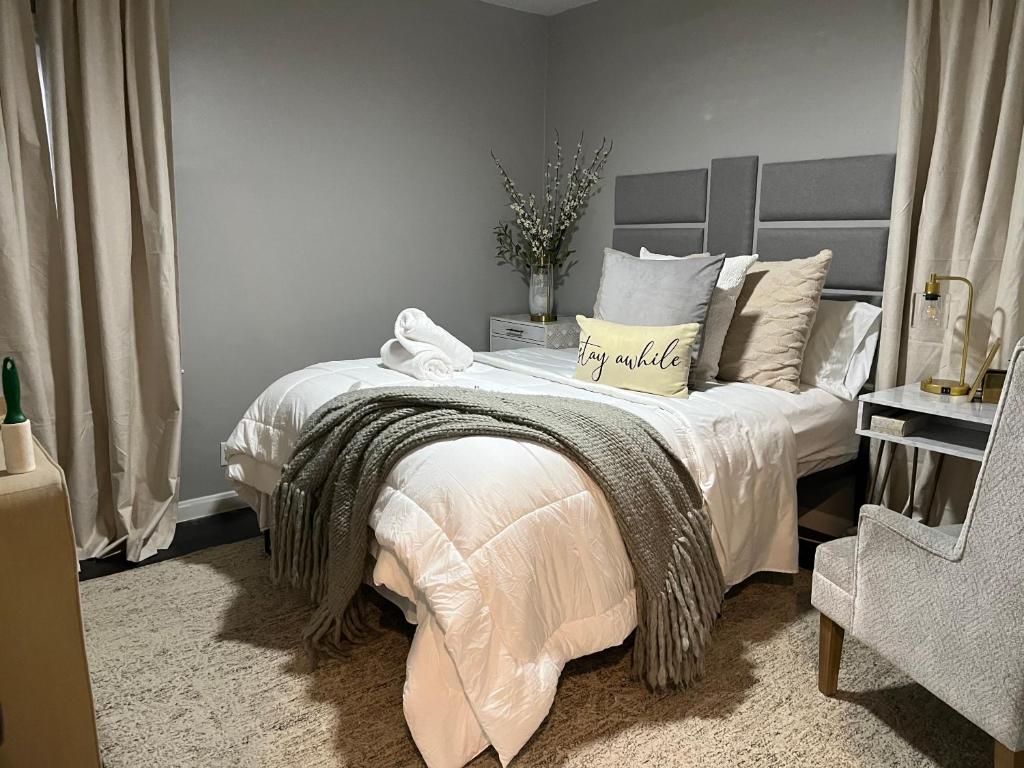 a bedroom with a bed with white sheets and pillows at Cozy, 1st floor apartment 2bdrms Plus Semi Private room with Futon Pets with fee Family Friendly Close to Everything in Cleveland