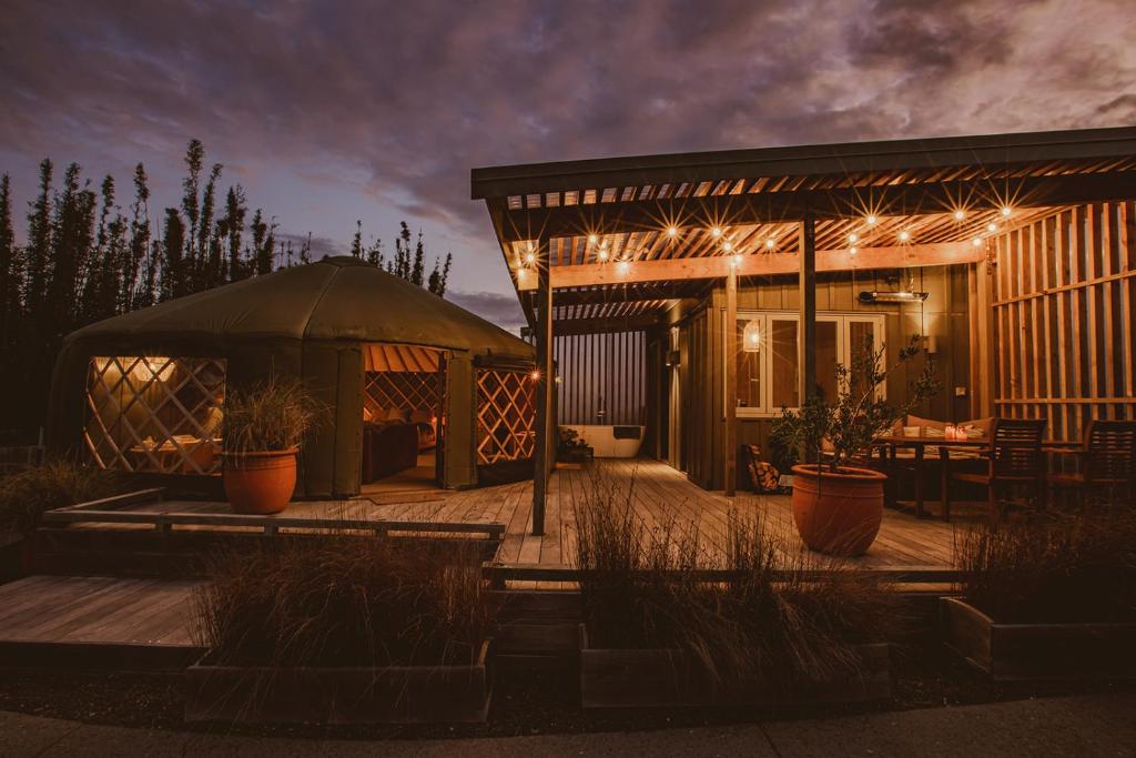 Το κτήριο όπου στεγάζεται  το οργανωμένο κάμπινγκ