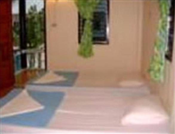 Postel nebo postele na pokoji v ubytování Lanta Bee Garden Bungalow SHA Extra Plus