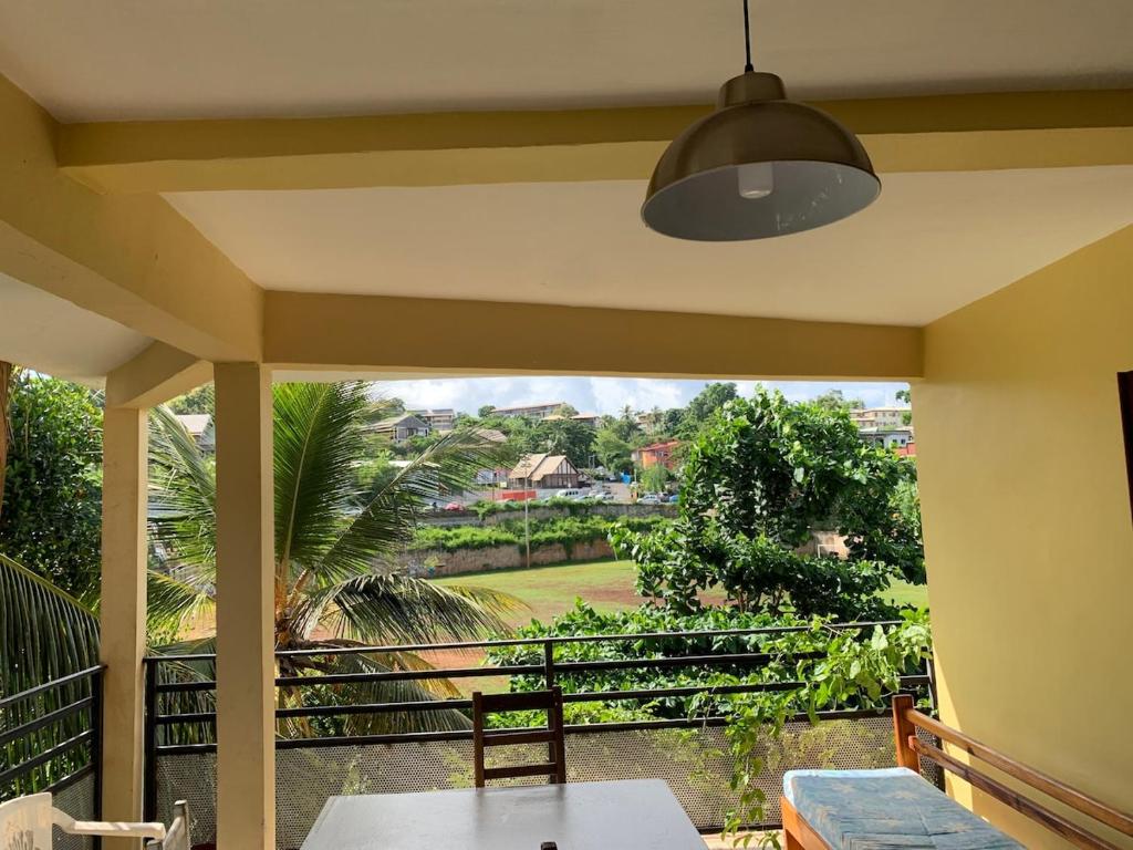 Balkón nebo terasa v ubytování L'Arbre du voyageur 17 - Grand T1 perché à Mamoudzou centre