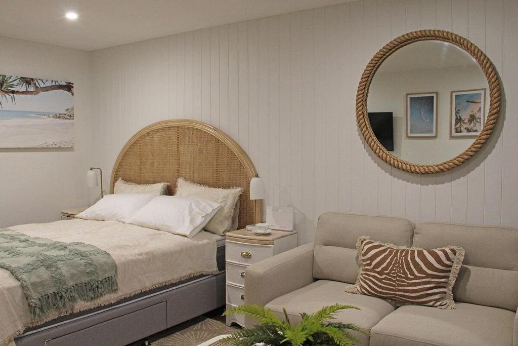 Ένα ή περισσότερα κρεβάτια σε δωμάτιο στο Beachfront Studio Fabulous Location