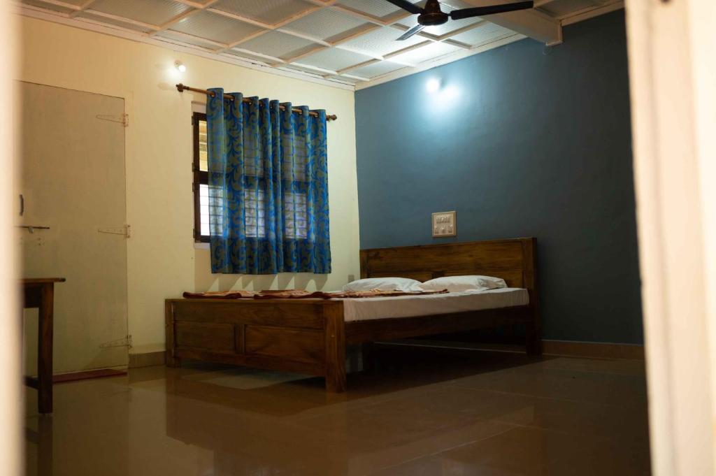 Ένα ή περισσότερα κρεβάτια σε δωμάτιο στο Pragati homestay