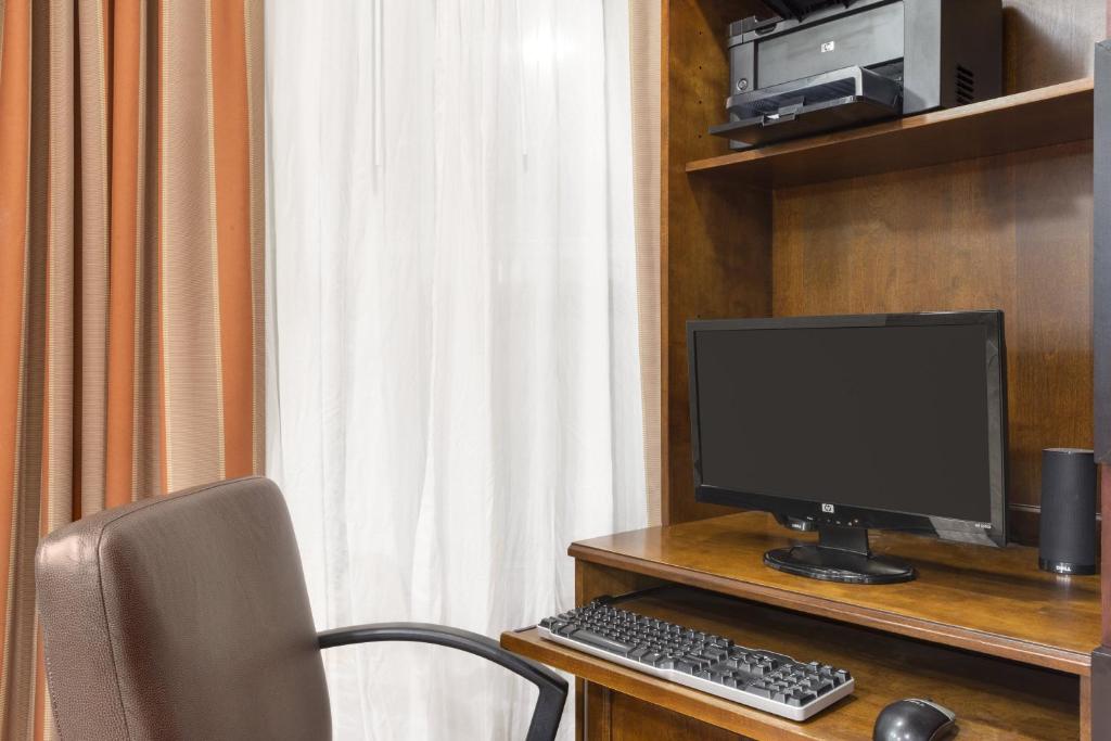 Country Inn & Suites by Radisson, Columbus, GA photo