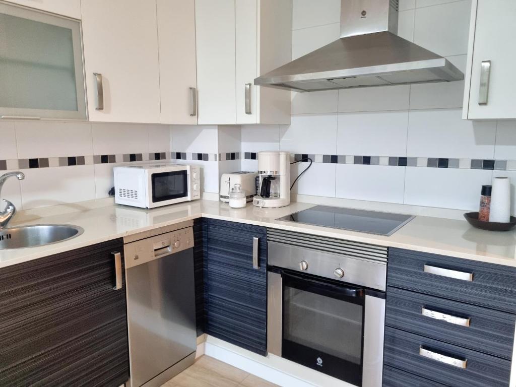 Kuchyň nebo kuchyňský kout v ubytování Apartamento Estudio con Wifi, Piscina y Parking