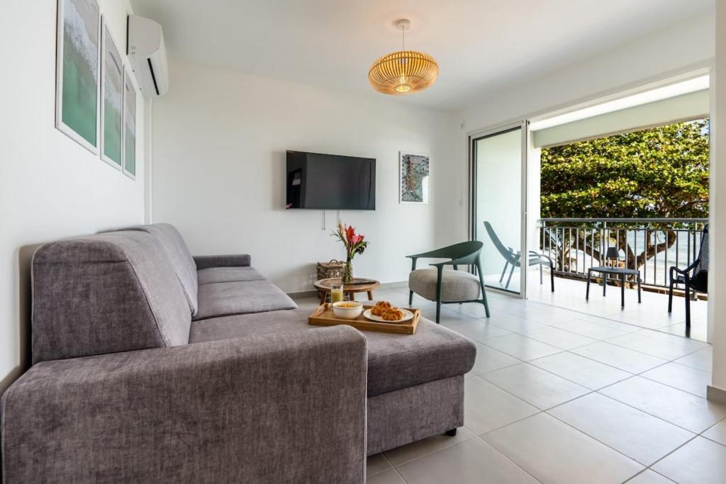 Μια τηλεόραση ή/και κέντρο ψυχαγωγίας στο 972L1 - T4 new "Taïno" facing the sea