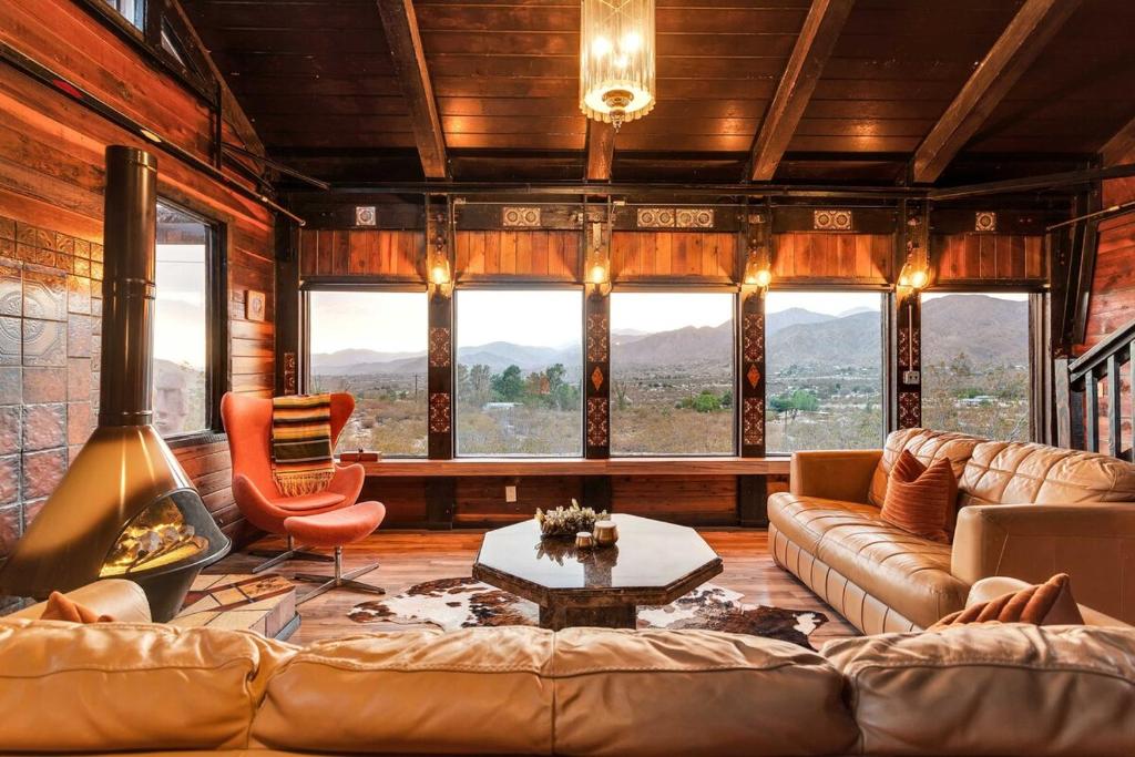 Posezení v ubytování Stunning Views, Spa, Soak Pool Starfire Lodge